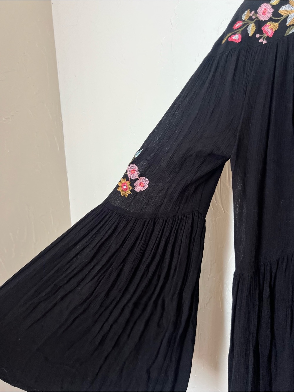 NWT Free People Te Amo Black embroidered floral mini dress size M - Picture 4 of 6